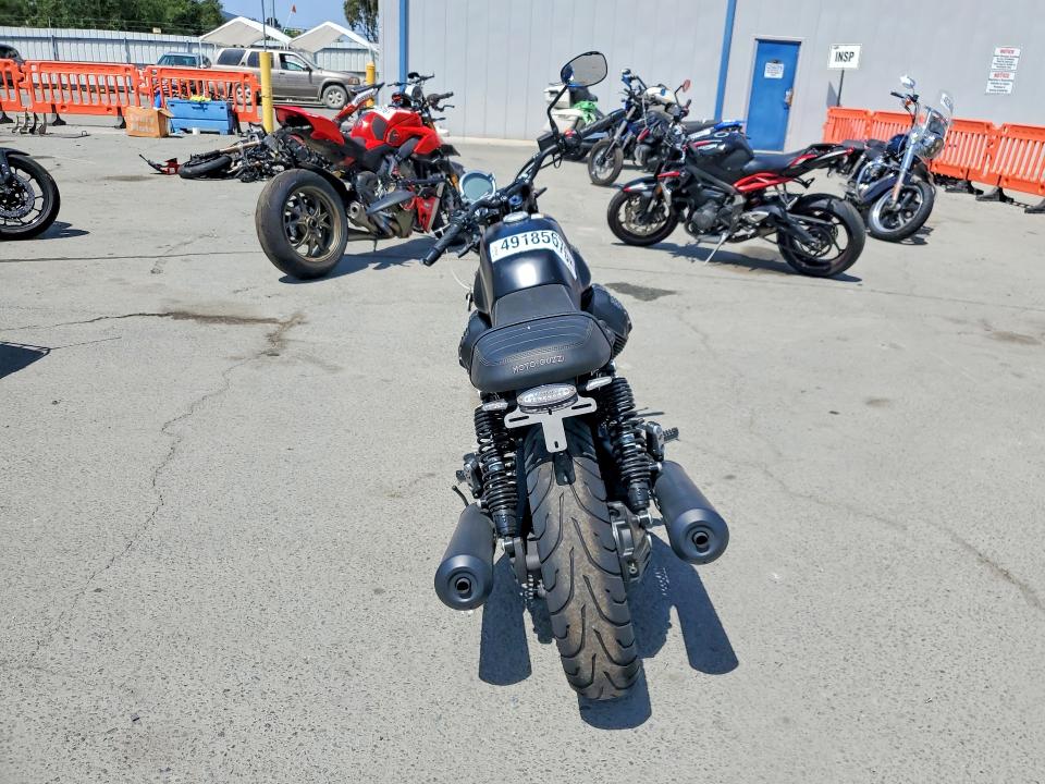 49185676 :رقم المزاد ، ZGUKZUA09MM000319 vin ، 2021 Moto Guzzi V7 مزاد بيع