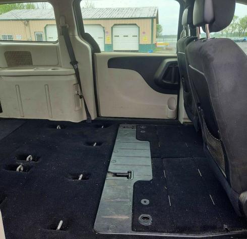 48792186 :رقم المزاد ، 2C4RDGBG7FR570378 vin ، 2015 Dodge Grand Caravan مزاد بيع