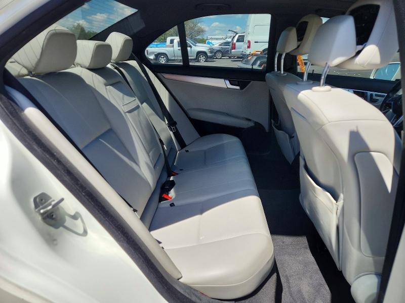 2014 Mercedes-benz C მანქანა იყიდება აუქციონზე, vin: WDDGF4HB9EG215990, აუქციონის ნომერი: 51104676