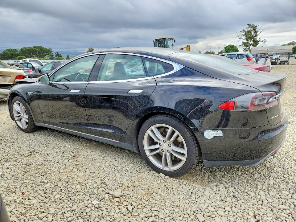 48319286 :رقم المزاد ، 5YJSA1H14EFP44685 vin ، 2014 Tesla Model S مزاد بيع