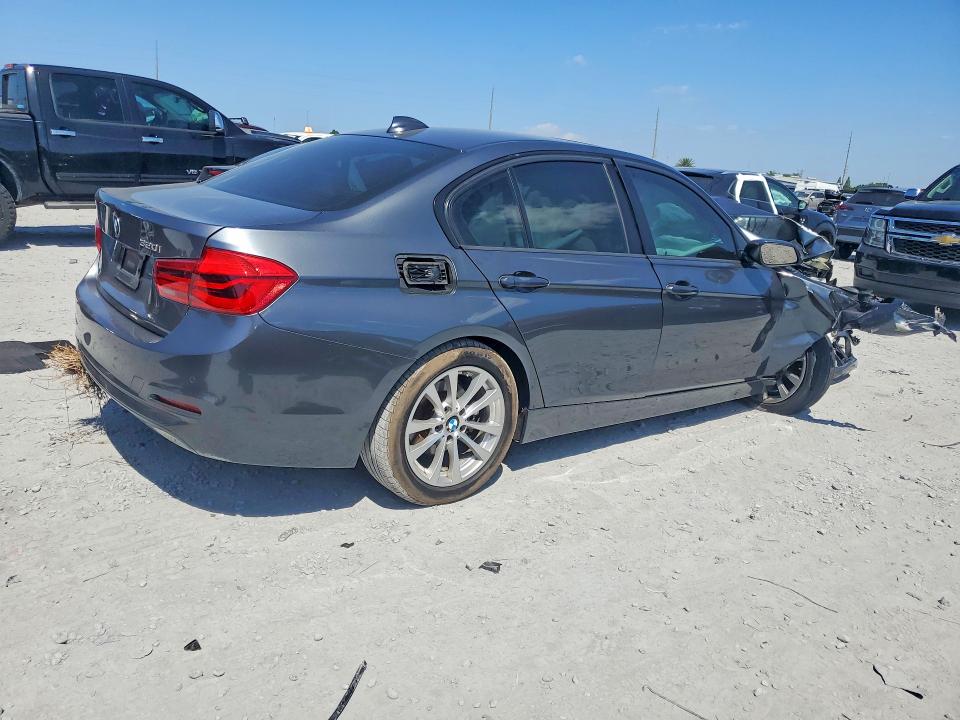 2017 Bmw 320 მანქანა იყიდება აუქციონზე, vin: WBA8E1G3XHNU18166, აუქციონის ნომერი: 50257226