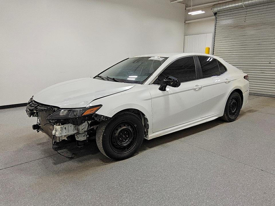 50723236 :رقم المزاد ، 4T1G11AK0MU543957 vin ، 2021 Toyota Camry مزاد بيع