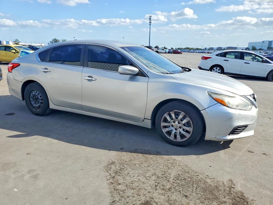 2017 Nissan Altima მანქანა იყიდება აუქციონზე, vin: 1N4AL3AP8HC232368, აუქციონის ნომერი: 49825756