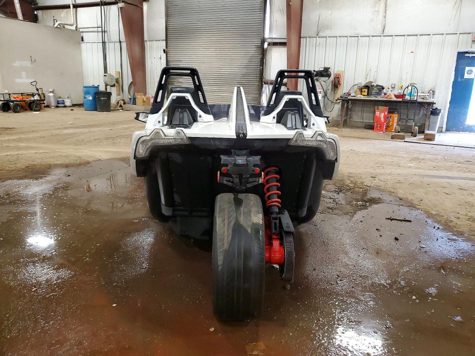 48973236 :رقم المزاد ، 57XAAPFA6G7113616 vin ، 2016 Polaris Slingshot مزاد بيع