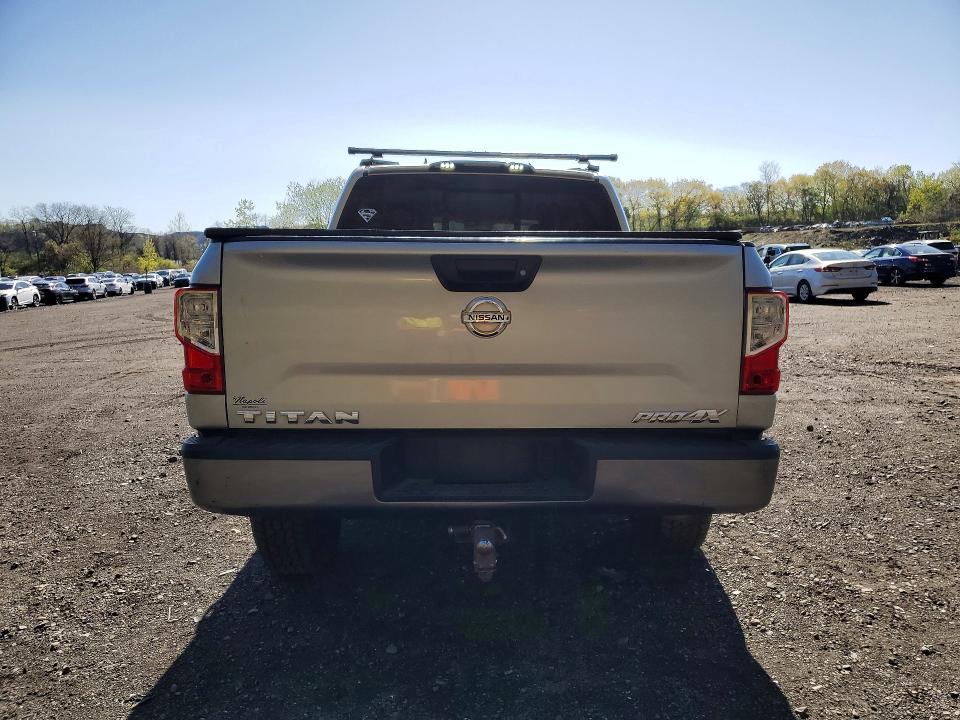 51220976 :رقم المزاد ، 1N6AA1E52KN504371 vin ، 2019 Nissan Titan مزاد بيع