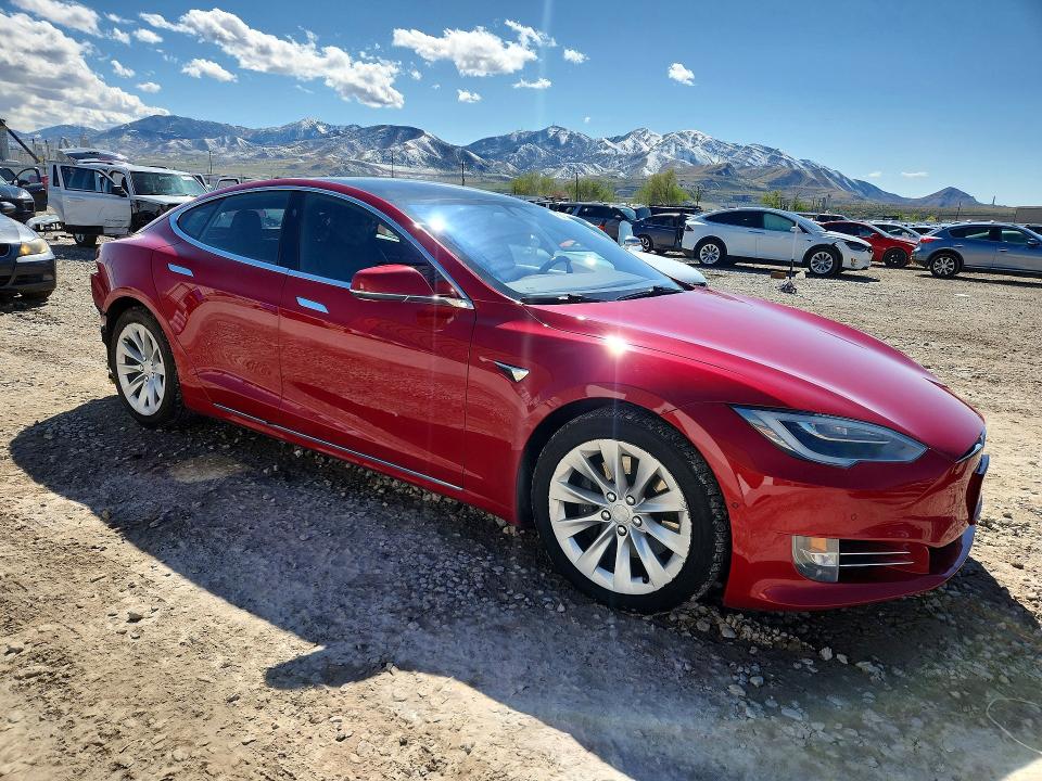 50423166 :رقم المزاد ، 5YJSA1E28HF200336 vin ، 2017 Tesla Model S مزاد بيع