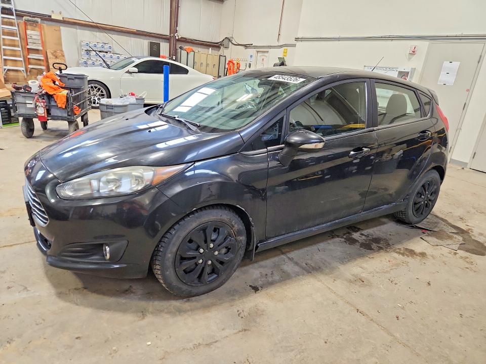 48543526 :رقم المزاد ، 3FADP4EJ5FM127991 vin ، 2015 Ford Fiesta مزاد بيع
