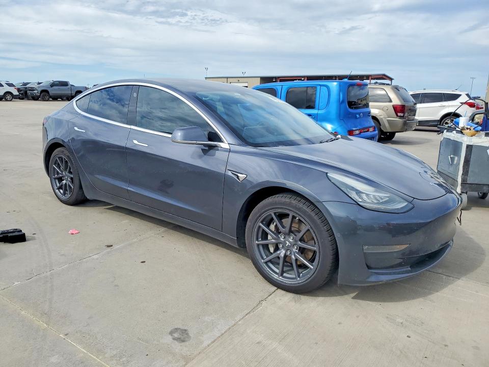 49514546 :رقم المزاد ، 5YJ3E1EA6JF044920 vin ، 2018 Tesla Model 3 مزاد بيع