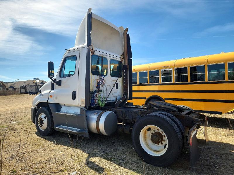 77529505 :رقم المزاد ، 1FUBGEDV3GLHC5762 vin ، 2016 Freightliner Cascadia 1 مزاد بيع