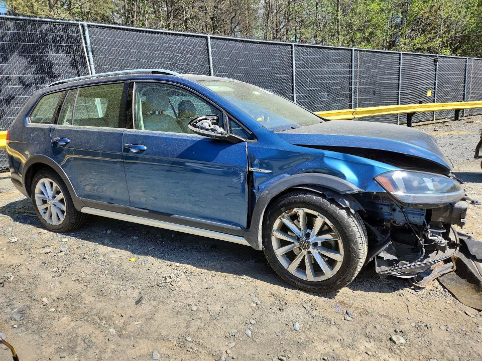Продажа на аукционе авто 2018 Volkswagen Golf Alltrack, vin: 3VWH17AU6JM768832, номер лота: 50134206