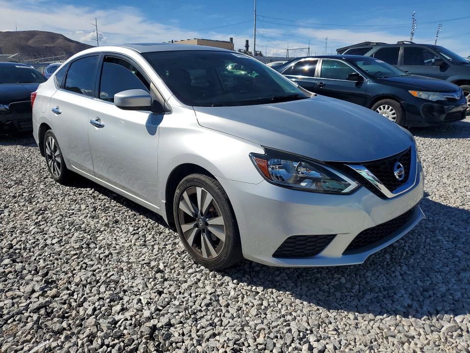 49626116 :رقم المزاد ، 3N1AB7AP5KY374845 vin ، 2019 Nissan Sentra مزاد بيع