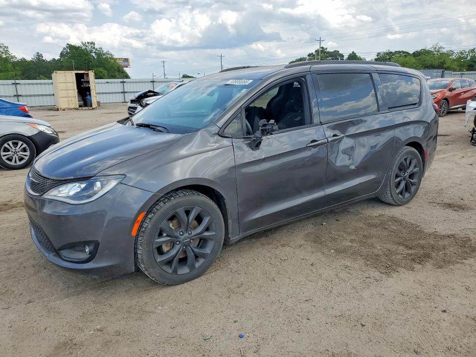 Продажа на аукционе авто 2018 Chrysler Pacifica, vin: 2C4RC1FG6JR356825, номер лота: 50889066