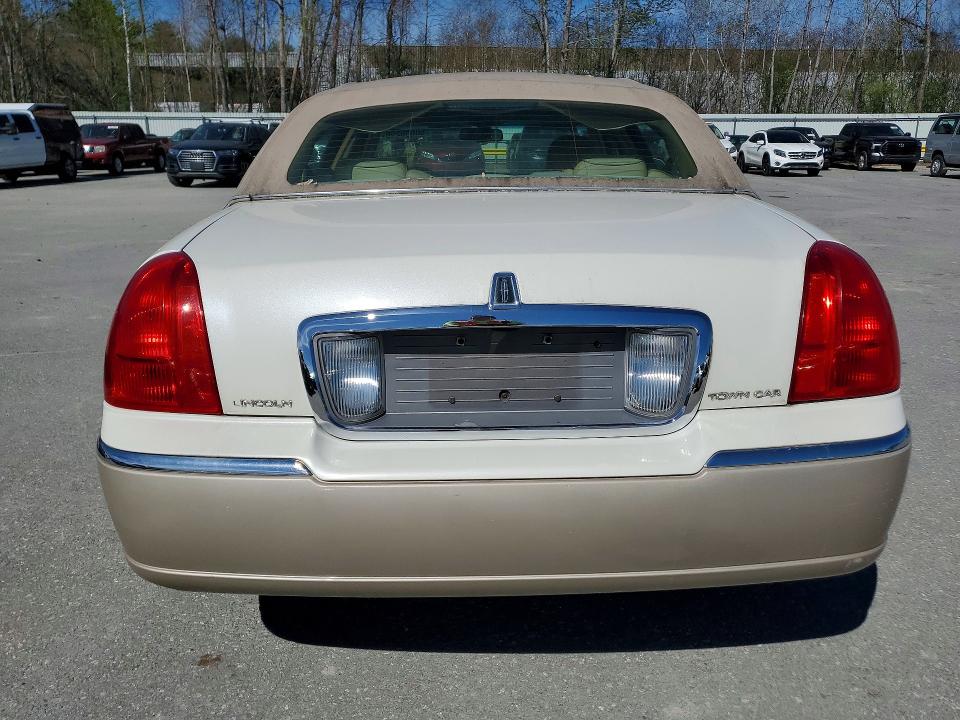 2006 Lincoln Town Car მანქანა იყიდება აუქციონზე, vin: 1LNHM83W56Y635906, აუქციონის ნომერი: 50696296
