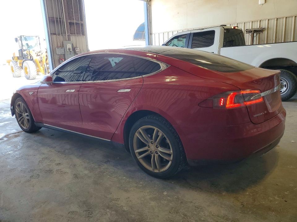 51133946 :رقم المزاد ، 5YJSA1H24FF082259 vin ، 2015 Tesla Model S مزاد بيع