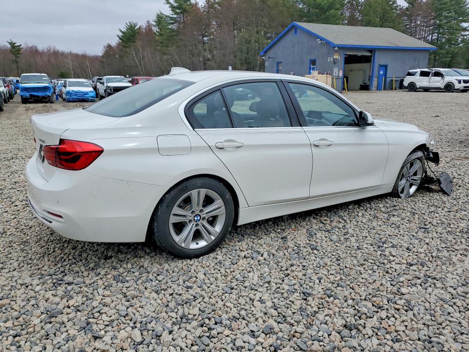 51894436 :رقم المزاد ، WBA8D9G3XHNU62153 vin ، 2017 Bmw 330 مزاد بيع