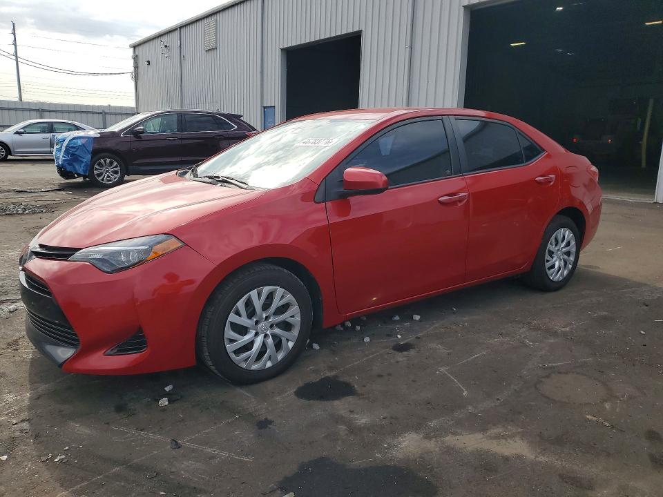 46783776 :رقم المزاد ، 5YFBURHE8JP753090 vin ، 2018 Toyota Corolla مزاد بيع