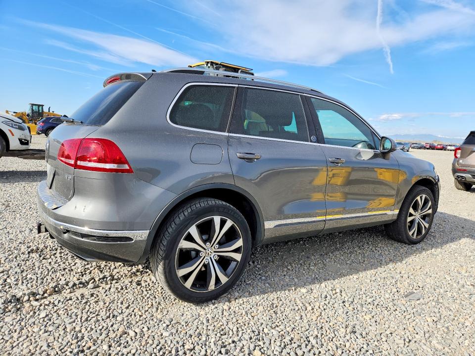 Продажа на аукционе авто 2017 Volkswagen Touareg, vin: WVGRF7BP2HD003183, номер лота: 49333636