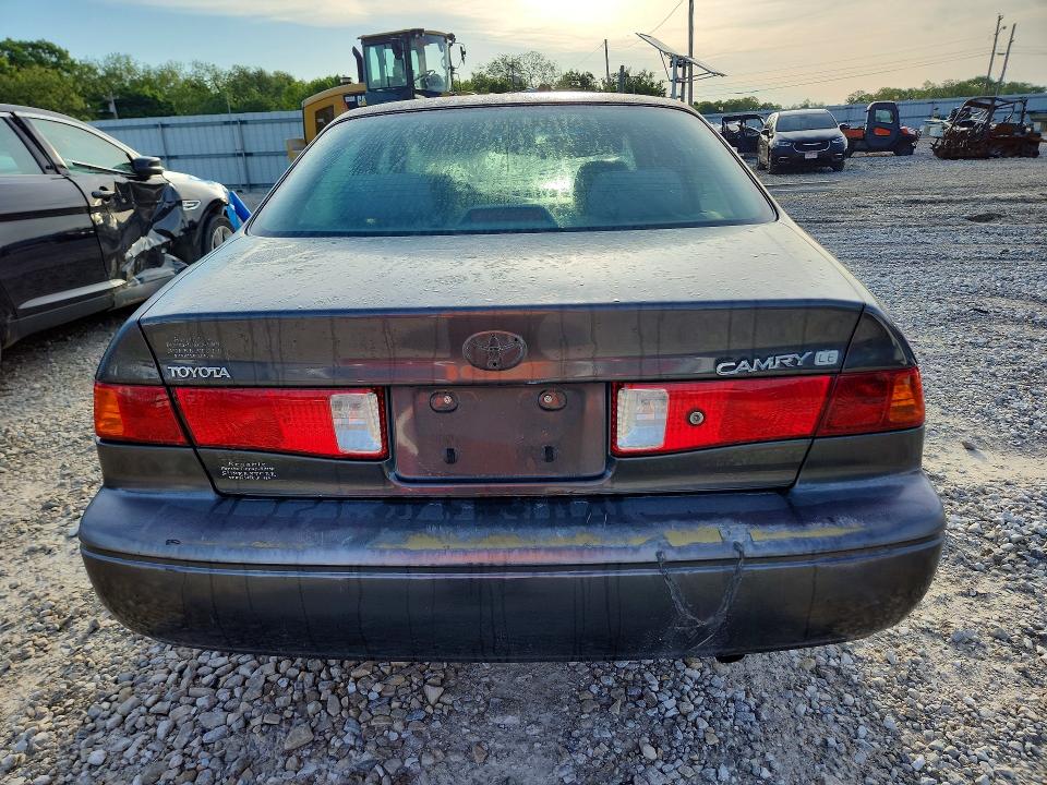 48597216 :رقم المزاد ، JT2BG22K8Y0451079 vin ، 2000 Toyota Camry مزاد بيع