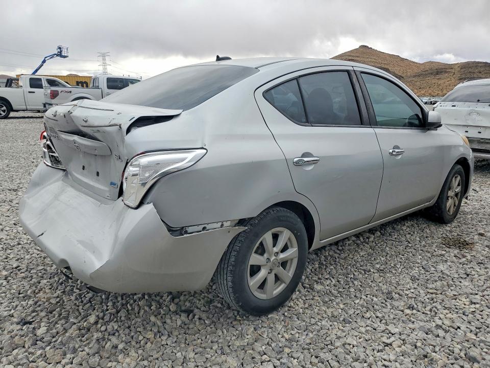 49323226 :رقم المزاد ، 3N1CN7AP0DL890126 vin ، 2013 Nissan Versa مزاد بيع