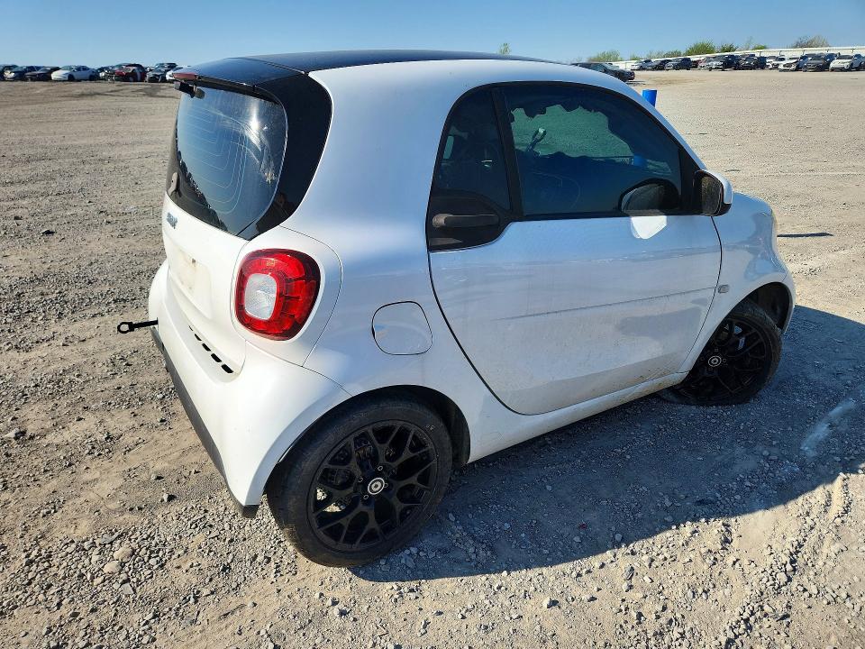 Продаж на аукціоні авто 2016 Smart Fortwo, vin: WMEFJ5DA5GK057642, номер лоту: 49142986