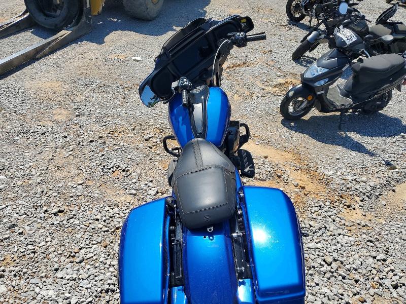 51110446 :رقم المزاد ، 1HD1KB715RB649012 vin ، 2024 Harley Davidson Flhx مزاد بيع