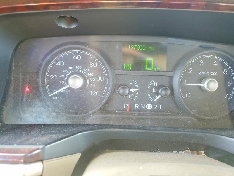 2006 Lincoln Town Car მანქანა იყიდება აუქციონზე, vin: 1LNHM83W56Y635906, აუქციონის ნომერი: 50696296