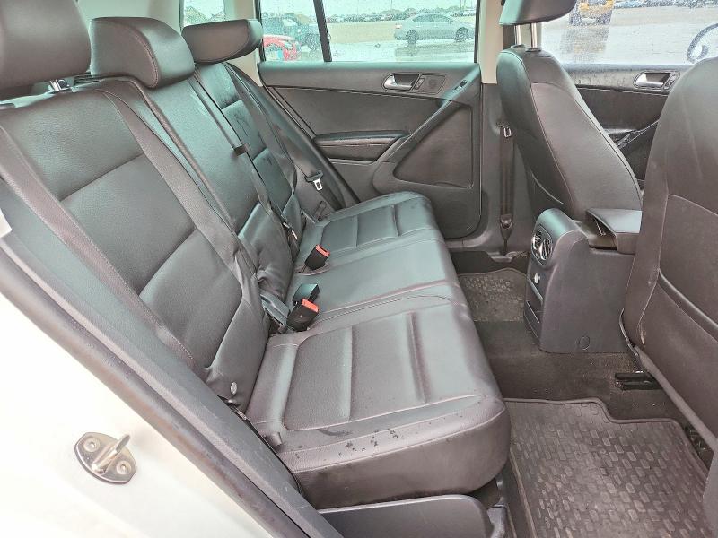 2015 Volkswagen Tiguan მანქანა იყიდება აუქციონზე, vin: WVGAV7AX8FW598611, აუქციონის ნომერი: 52057156