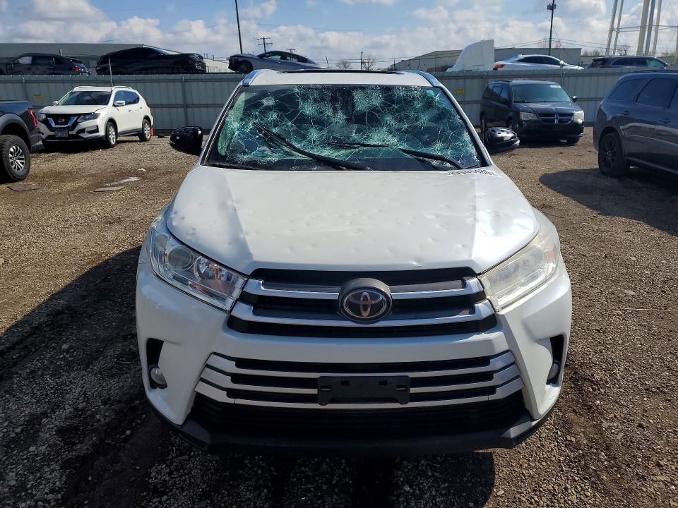Продажа на аукционе авто 2018 Toyota Highlander, vin: 5TDJZRFH0JS525747, номер лота: 49946486