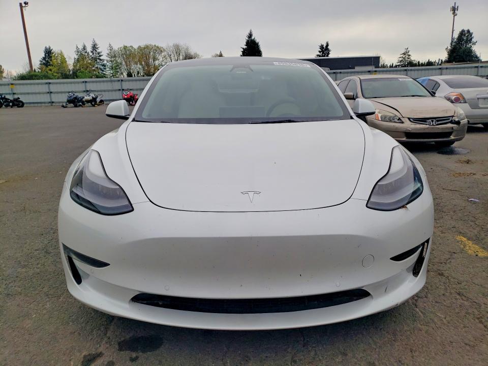 49835836 :رقم المزاد ، 5YJ3E1EB7NF183193 vin ، 2022 Tesla Model 3 مزاد بيع