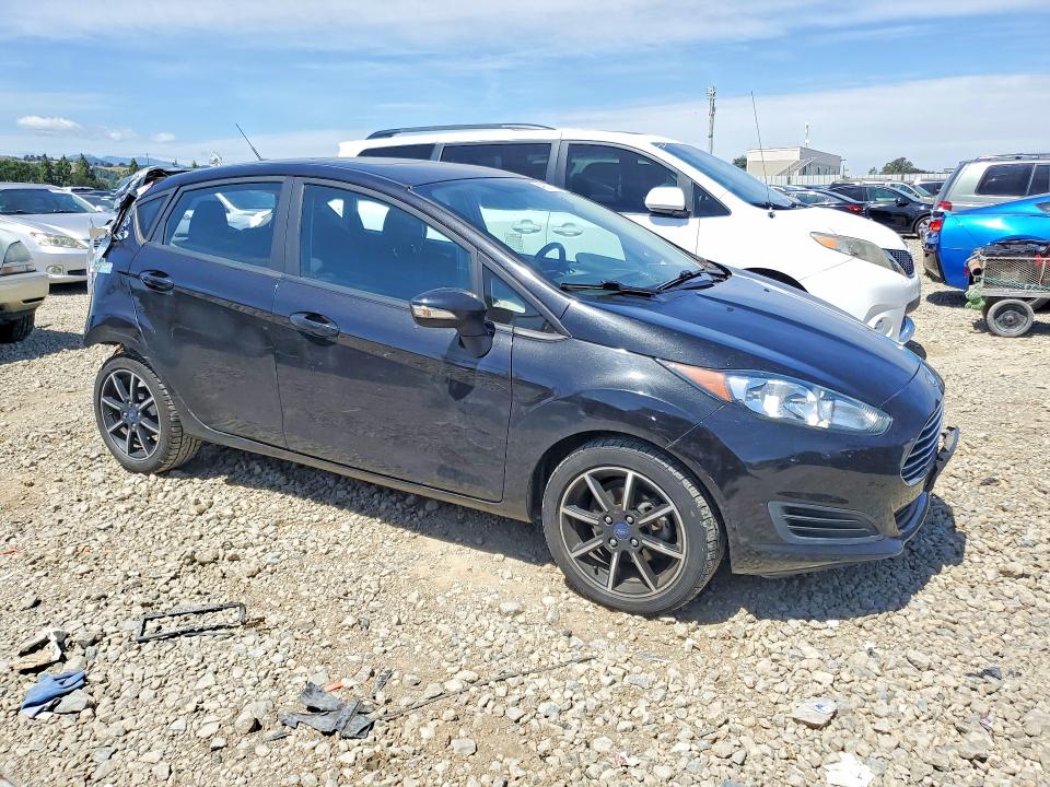 49575386 :رقم المزاد ، 3FADP4EJ2FM221228 vin ، 2015 Ford Fiesta مزاد بيع