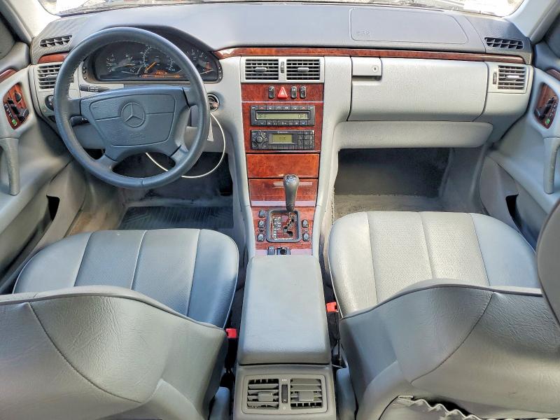 52021796 :رقم المزاد ، WDBJF25H5XA904152 vin ، 1999 Mercedes-benz E مزاد بيع