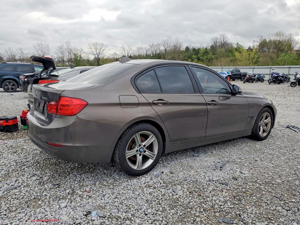 48861066 :رقم المزاد ، WBA3C3G52ENR25894 vin ، 2014 Bmw 320 مزاد بيع