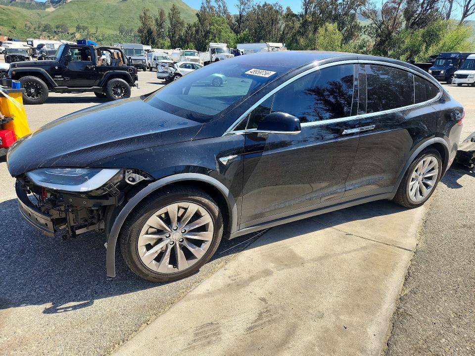 48959756 :رقم المزاد ، 5YJXCDE23JF103889 vin ، 2018 Tesla Model X مزاد بيع