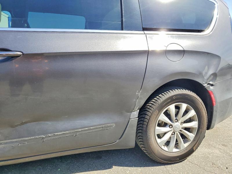 49096726 :رقم المزاد ، 2C4RC1BG6HR654338 vin ، 2017 Chrysler Pacifica مزاد بيع