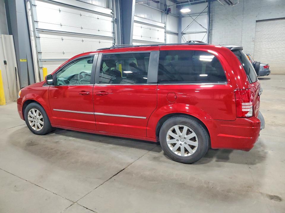 46515116 :رقم المزاد ، 2A4RR5DX6AR153551 vin ، 2010 Chrysler Town & Country مزاد بيع