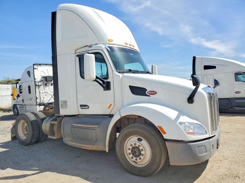 Продаж на аукціоні авто 2017 Peterbilt 579, vin: 1XPBA48X4HD428641, номер лоту: 46211726