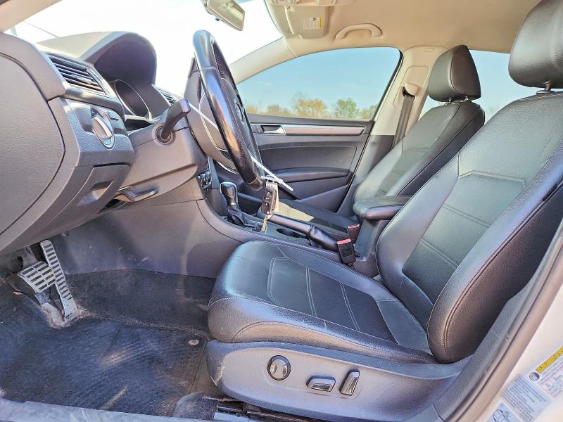 50564306 :رقم المزاد ، 1VWDT7A33HC052627 vin ، 2017 Volkswagen Passat مزاد بيع