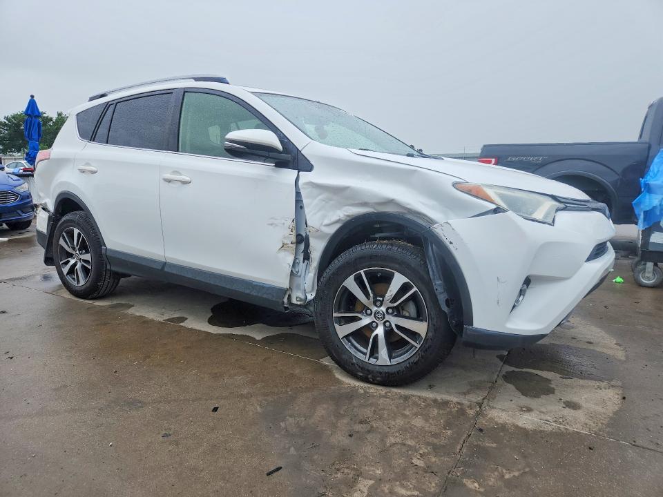 Продаж на аукціоні авто 2017 Toyota Rav4, vin: JTMRFREV1HD198381, номер лоту: 50767416