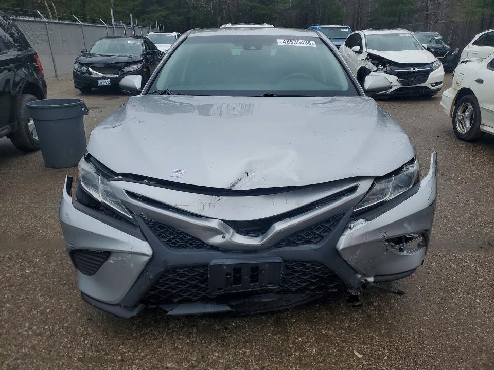 48535436 :رقم المزاد ، 4T1B11HK5JU124871 vin ، 2018 Toyota Camry مزاد بيع