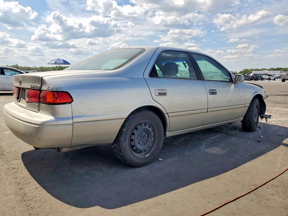 50631286 :رقم المزاد ، 4T1BF28K0YU111026 vin ، 2000 Toyota Camry مزاد بيع