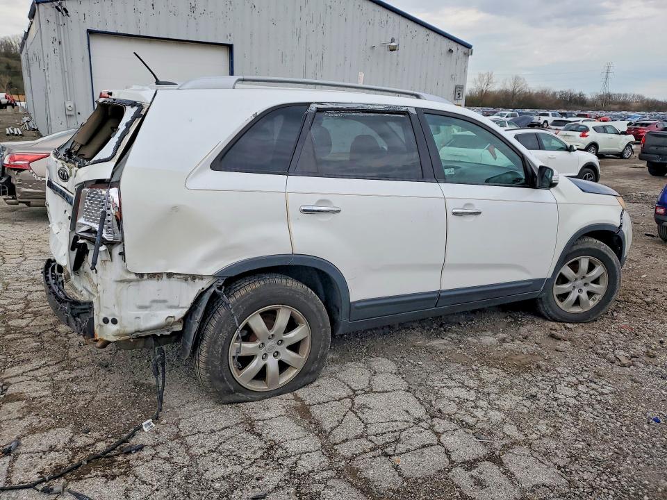 48937596 :رقم المزاد ، 5XYKT4A12BG052693 vin ، 2011 Kia Sorento مزاد بيع
