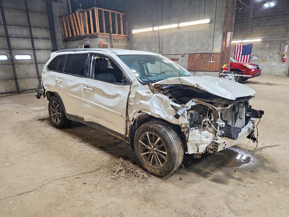 Продаж на аукціоні авто 2019 Toyota Highlander, vin: 5TDJZRFH9KS578433, номер лоту: 51504536