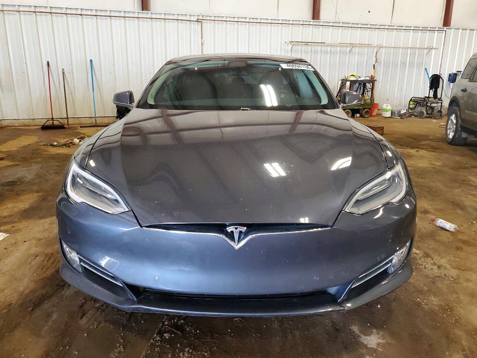 49894136 :رقم المزاد ، 5YJSA1E25JF285593 vin ، 2018 Tesla Model S مزاد بيع