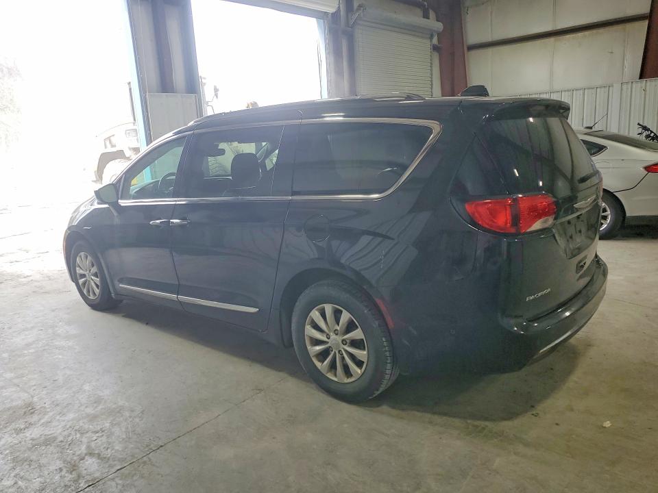 49084876 :رقم المزاد ، 2C4RC1BG6JR312362 vin ، 2018 Chrysler Pacifica مزاد بيع