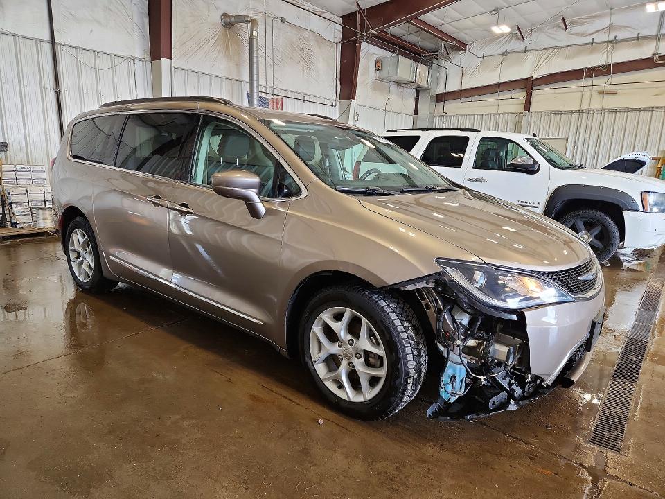 Продажа на аукционе авто 2017 Chrysler Pacifica, vin: 2C4RC1BG8HR810086, номер лота: 49322516