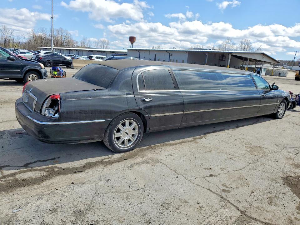 2007 Lincoln Town Car მანქანა იყიდება აუქციონზე, vin: 1L1FM88W97Y634812, აუქციონის ნომერი: 48941846