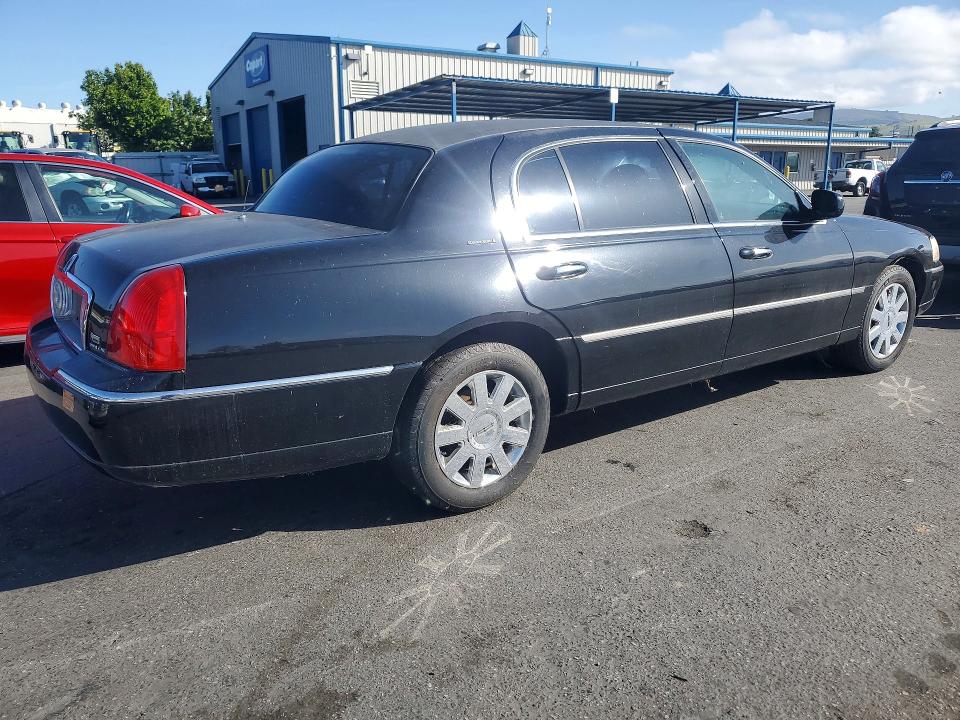 50200276 :رقم المزاد ، 2LNBL8EV5AX751161 vin ، 2010 Lincoln Town Car مزاد بيع