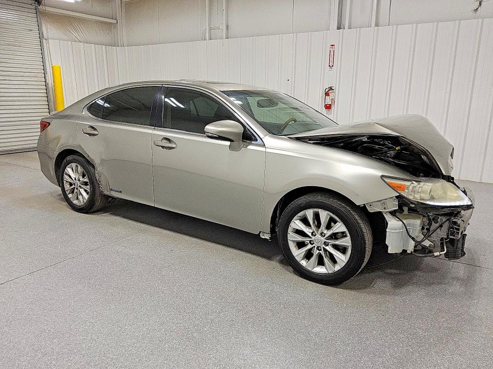 50291716 :رقم المزاد ، JTHBW1GG4F2095707 vin ، 2015 Lexus Es 300h مزاد بيع
