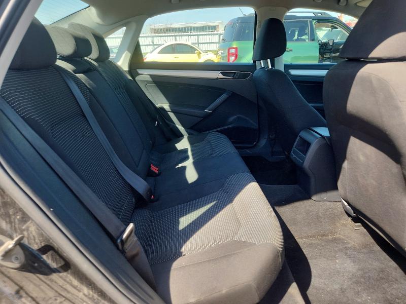 50630396 :رقم المزاد ، 1VWAT7A31GC038310 vin ، 2016 Volkswagen Passat مزاد بيع
