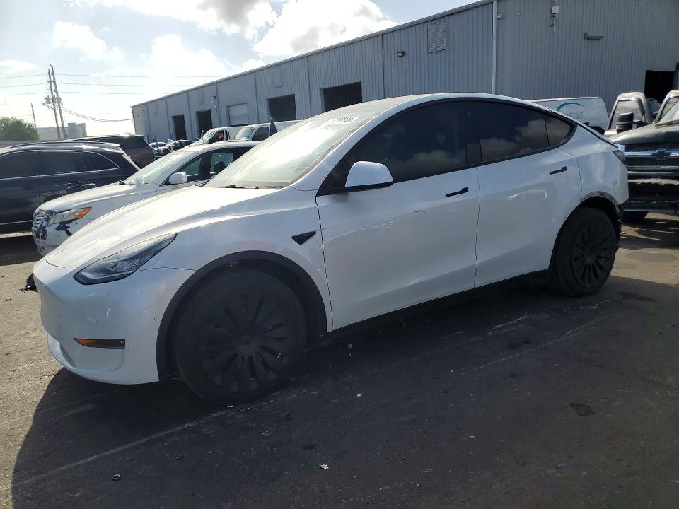 48266346 :رقم المزاد ، 7SAYGDEE2NF385163 vin ، 2022 Tesla Model Y مزاد بيع